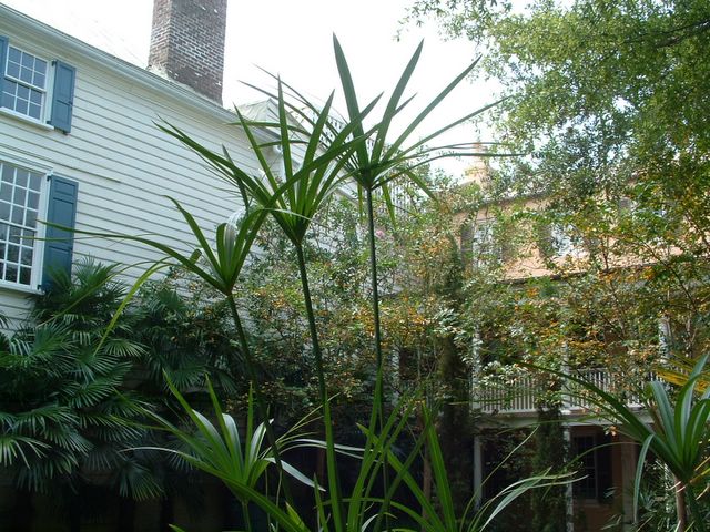photo of a row house in historic Charelston, SC