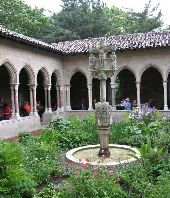 photo of outdoor courtyard