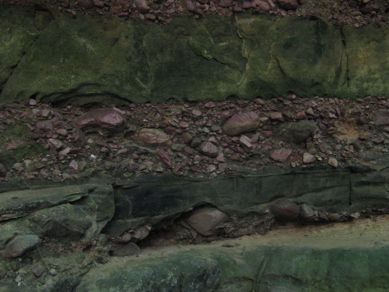 picture of rock layers in Parfrey's Glen State Park