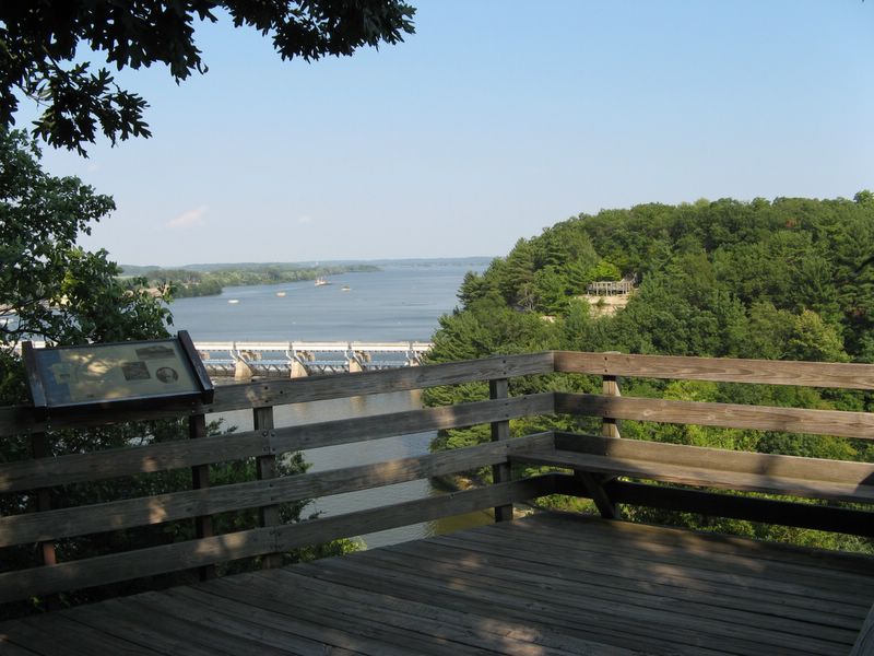 photo of overlook in Starved Rock State Park